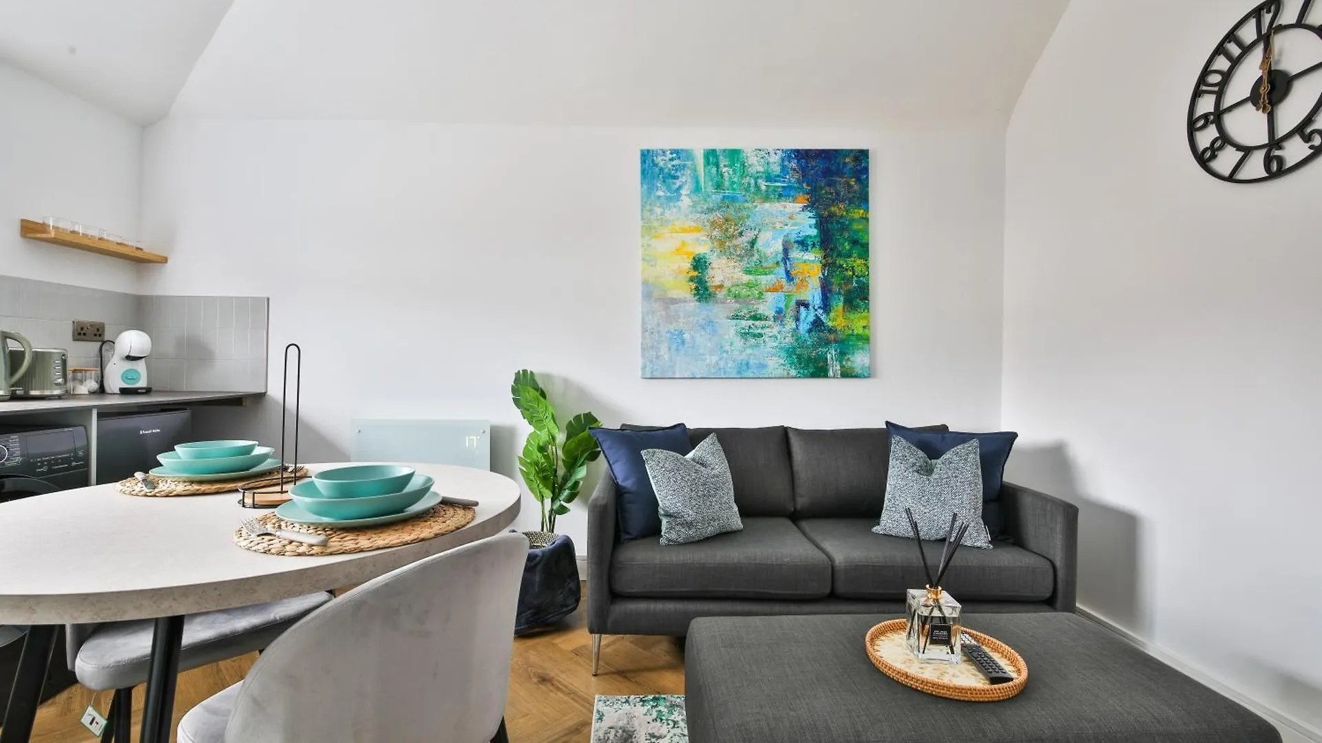 Apartment Ferienwohnung Modern & Elegant 1 Bed Flat Near Heath Hospital Cardiff Großbritannien
